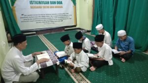 Belajar Mengaji Anak Yatim Yayasan Alpha Indonesia Jakarta 300x169 Yayasan Anak Yatim Jakarta