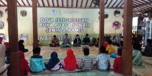 Doa Bersama Anak Anak Yatim YAI Yogyakarta 300x150 Yayasan Anak Yatim Jakarta