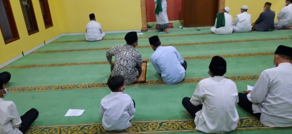 Undangan Shalat Shubuh Berjama'ah di Masjid dekat Rumah Donatur tetap Yayasan Alpha Indonesia